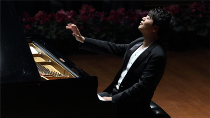 鋼琴家郎朗登臺國家大劇院 演繹經典震撼全場