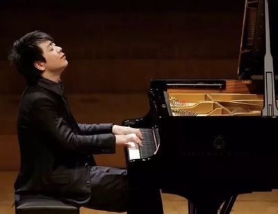 以技入道，以形傳神——從傅聰論演奏姿勢看鋼琴藝術中的肢體表達